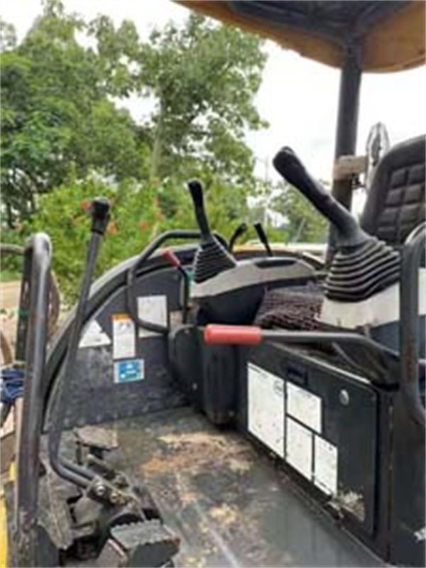 3 ton digunakan Jepang kualitas tinggi Komatsu pc 30 MR crawler excavator dengan jam kerja yang lebih pendek
