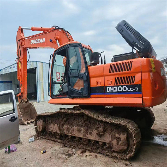 29 ton siap digunakan Excavator untuk bekerja dan berpengalaman digunakan Korea Diimpor Doosan DX 300LC Dalam kondisi baik