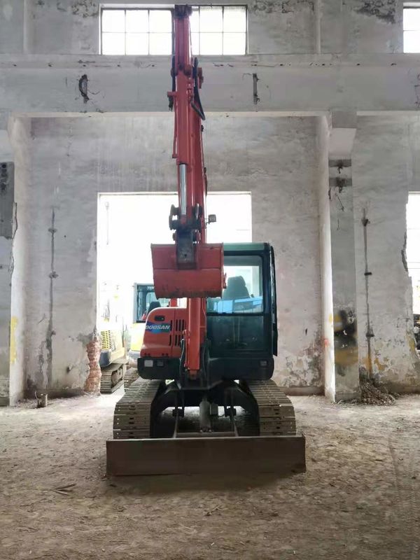 6 ton siap untuk bekerja dan berpengalaman digunakan Korea diimpor DOOSAN DX60 dalam kondisi baik