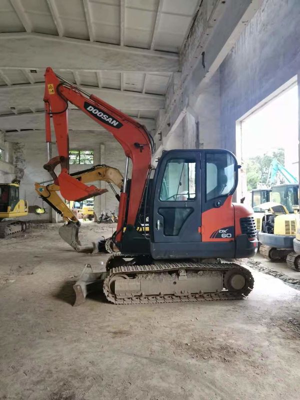 6 ton siap untuk bekerja dan berpengalaman digunakan Korea diimpor DOOSAN DX60 dalam kondisi baik