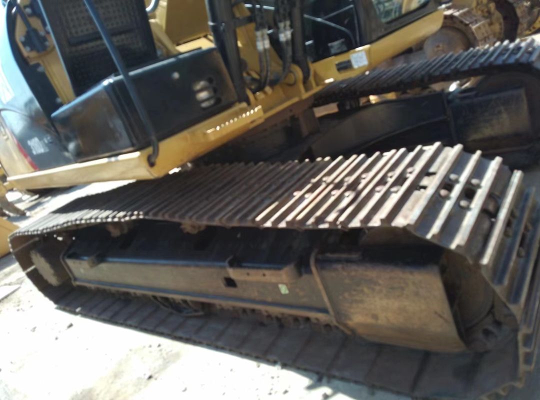 17.9 ton hampir baru Jepang diimpor mesin excavator merangkak digunakan refurbish CAT 318 D2L
