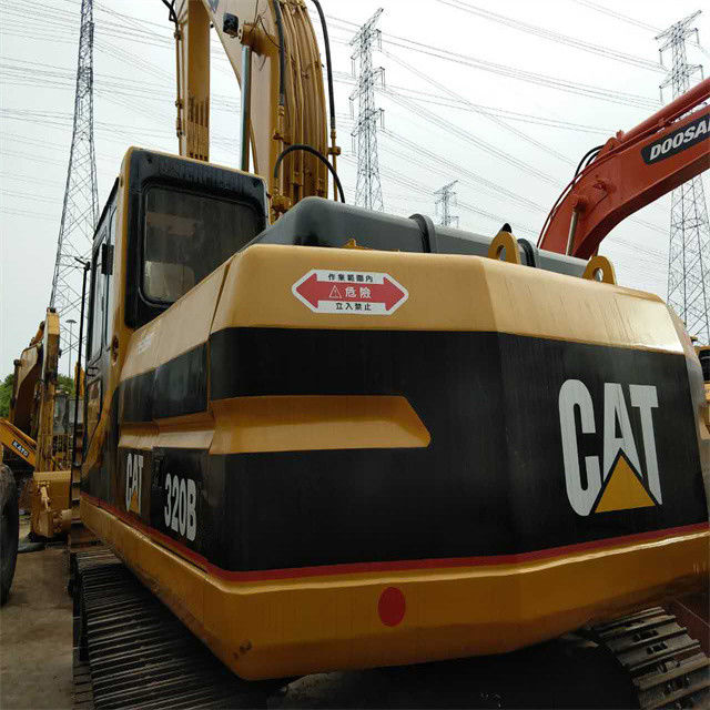 21 ton siap untuk bekerja dan berpengalaman digunakan Jepang Caterpillar 320 B dalam kondisi baik