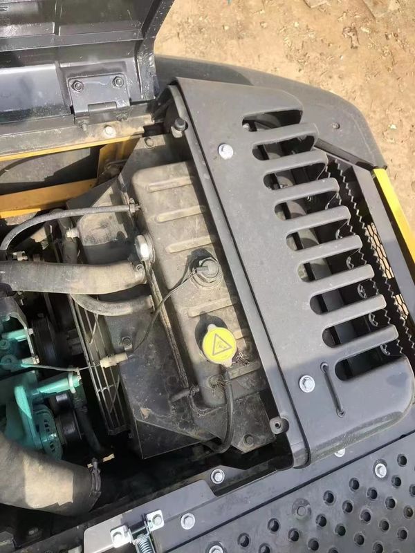 Swedia diimpor kualitas tinggi Volvo EC140D mesin excavator merangkak digunakan hampir baru 100% siap