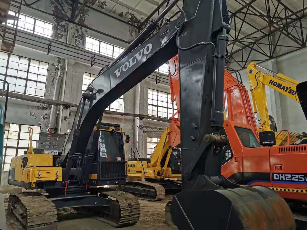 Swedia diimpor kualitas tinggi Volvo EC200DL mesin excavator merangkak digunakan hampir baru 100% siap