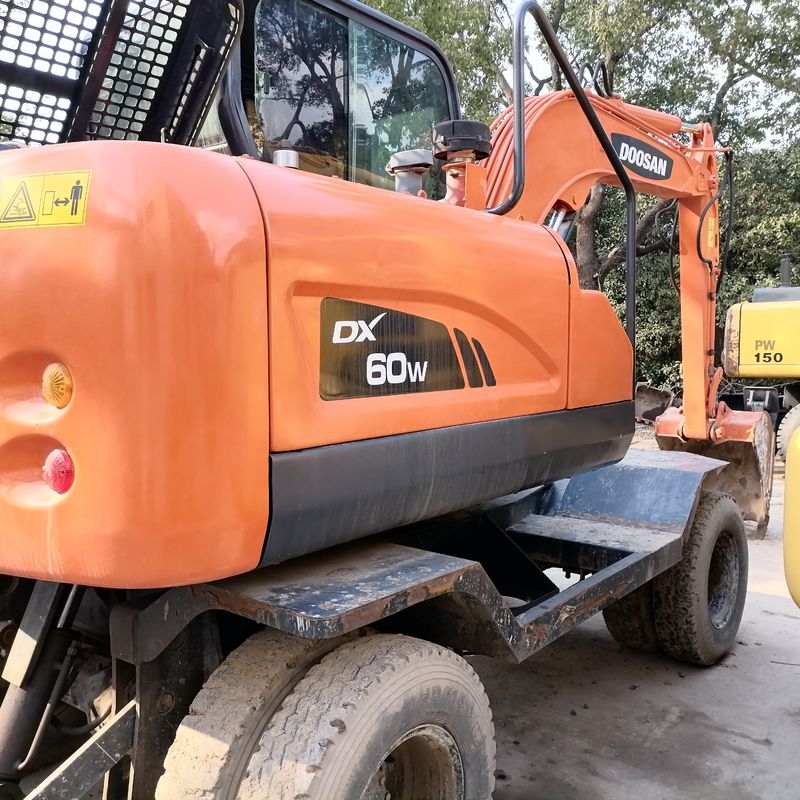 5 ton Korea diimpor 90% baru Doosan DX 60W bekas Excavator Roda dengan kualitas tinggi dan kinerja terbaik untuk dijual