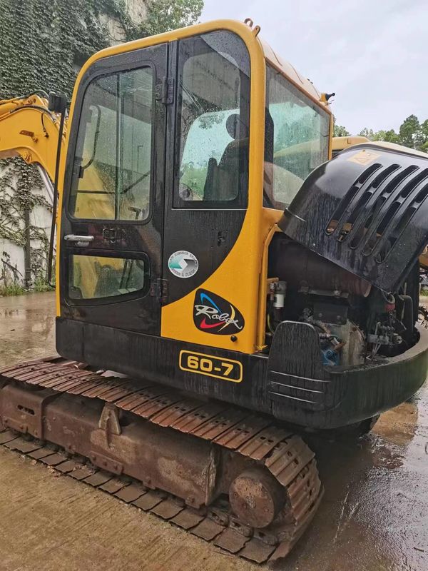 Kapasitas ember Hyundai R60 yang digunakan Max. 0.18 M3 5.6m Panjang transportasi