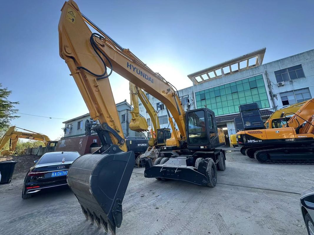 21.2 Ton Hyundai 210W-7 Digunakan Roda Excavator Ember kapasitas 1.34m3