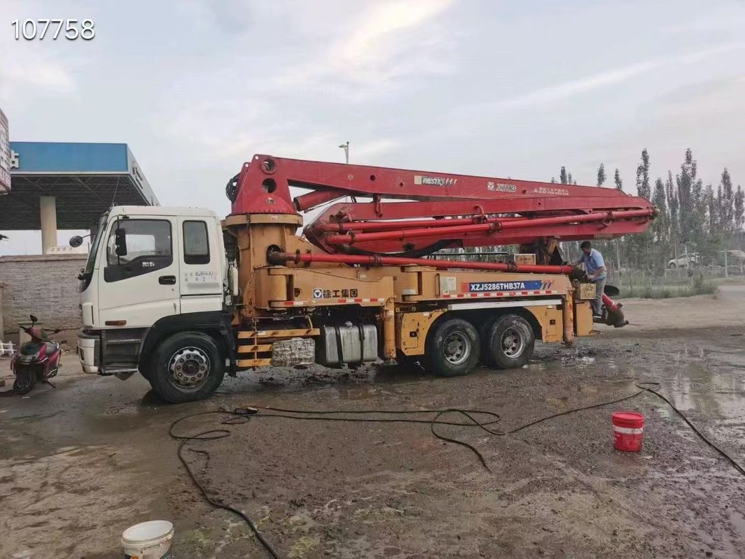 6×4 atau 8×4 drive siap bekerja XCMG. HB37A 37 m truk pompa beton untuk pengiriman beton dan tuang