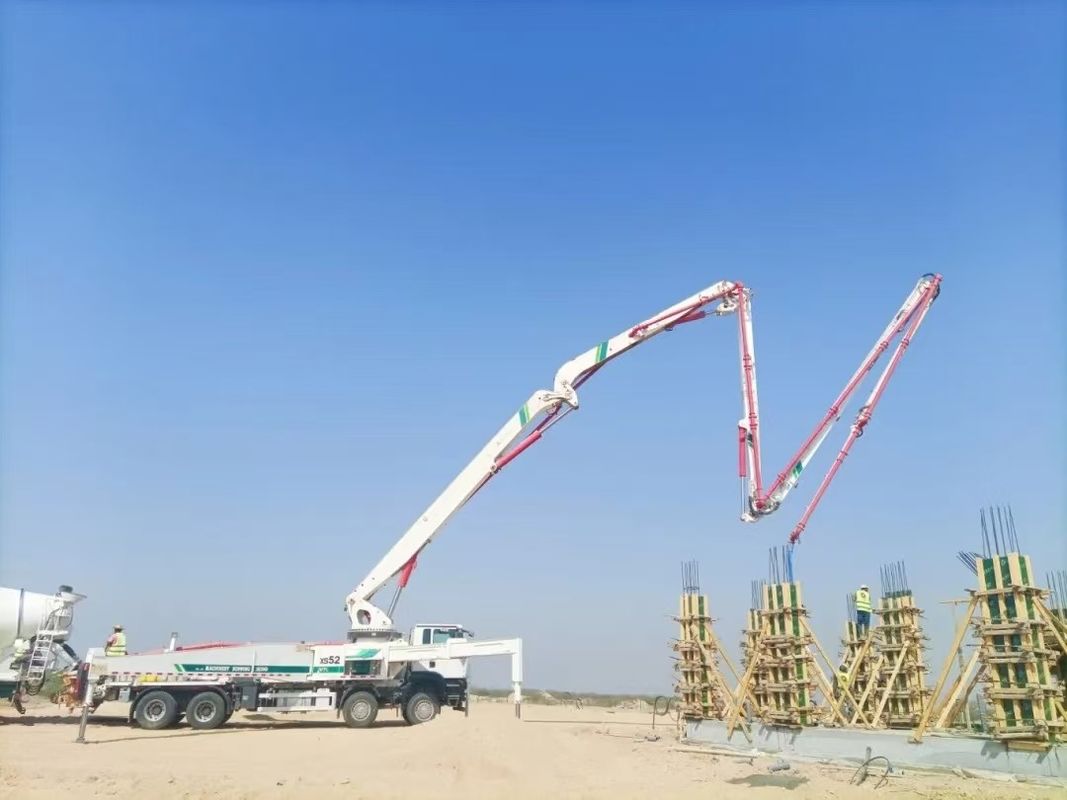 6×4 atau 8×4 drive siap bekerja XCMG. HB37A 37 m truk pompa beton untuk pengiriman beton dan tuang