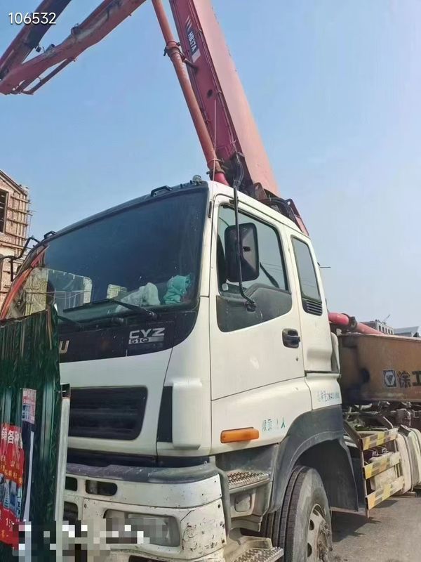 6×4 atau 8×4 drive siap bekerja XCMG. HB37A 37 m truk pompa beton untuk pengiriman beton dan tuang