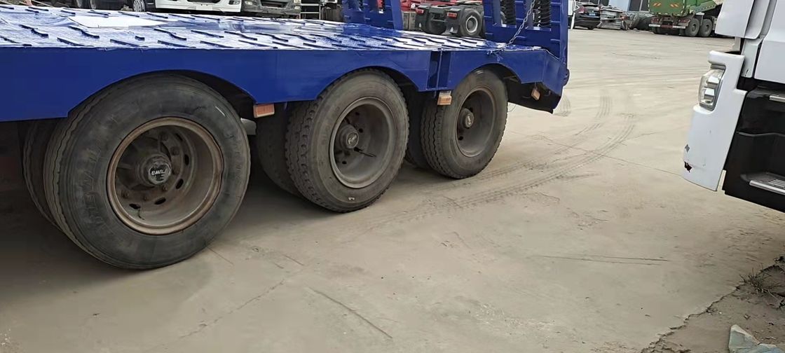 Semi trailer dua poros dengan tempat tidur rendah dengan jarak rendah dan kapasitas beban yang kuat