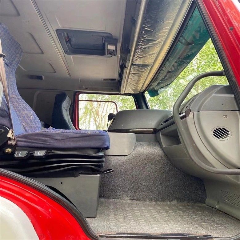 Kondisi baik Diesel merah jenis bahan bakar truk pemadam kebakaran Howo 16cbm manual transmisi