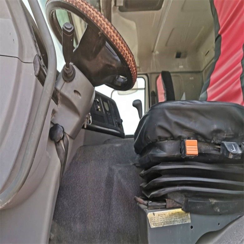 Truk Sino HOWO 6x4 Truk air 12-16m Luas penyemprotan 25000kg Berat kendaraan bruto