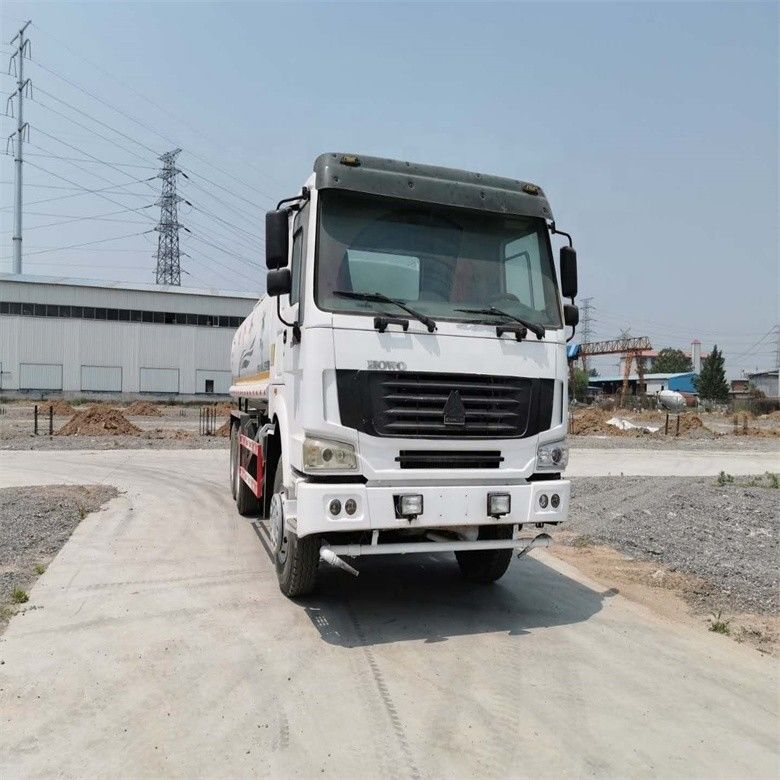 Truk Sino HOWO 6x4 Truk air 12-16m Luas penyemprotan 25000kg Berat kendaraan bruto
