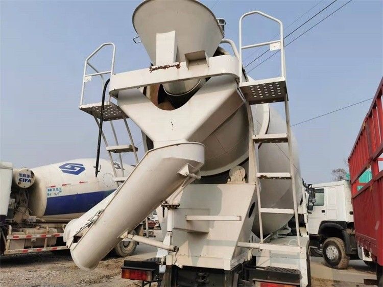 Second Hand Shacman F3000 Beton Cement Mixer Truck Dengan 20r/min Menggabungkan Drum Kecepatan
