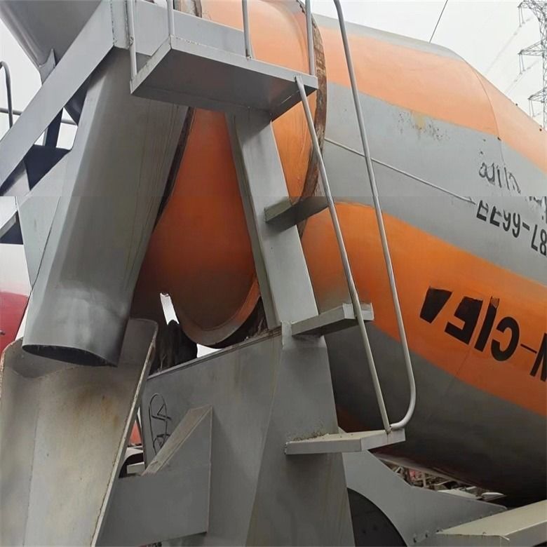 Pekerjaan Konstruksi 6*4 Howo Cement Truck Mixer Dengan 371 Hp 375hp Peradangan Daya