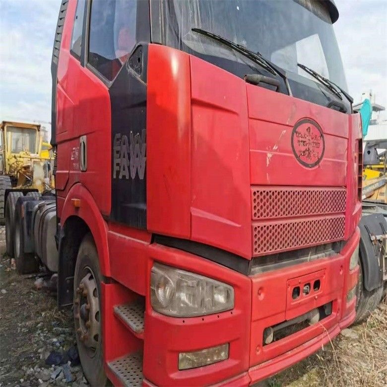 FAW bekas Traktor Truk 6x4 Truk kepala dengan transmisi manual dan kondisi yang baik
