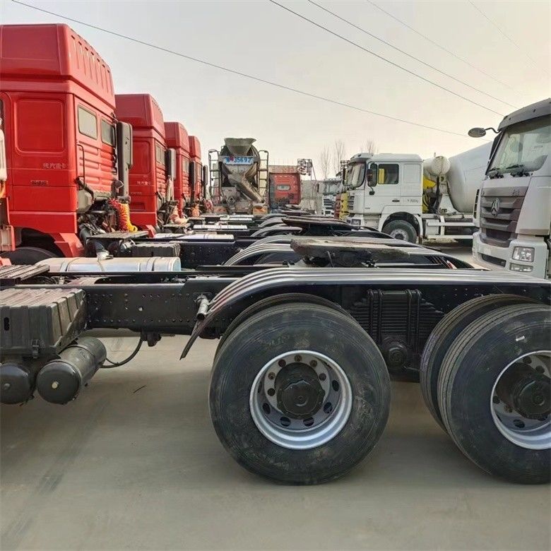 6*4 Shacman digunakan truk traktor dengan sistem kontrol stabilitas elektronik dan layar sentuh