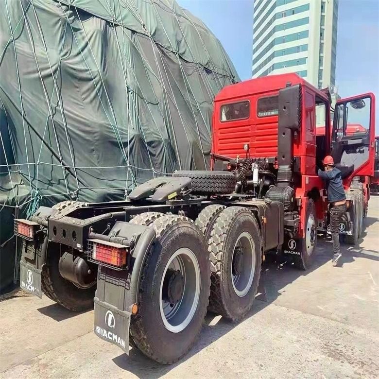 Shacman / FAW / Shacman / Beiben / Sinotruck Howo digunakan LHD Dan RHD Single Row 6x4 kepala traktor
