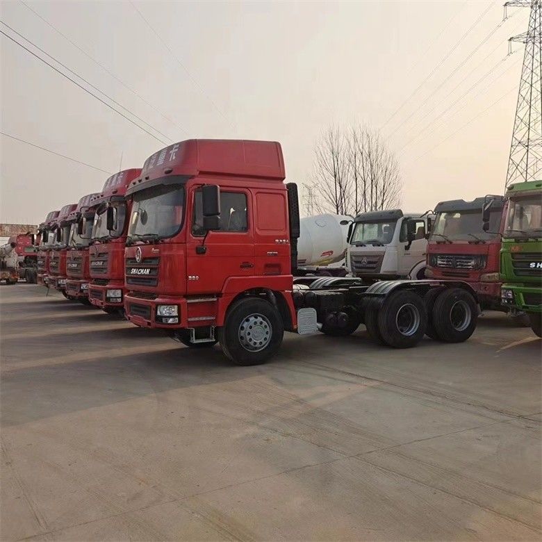 Shacman / FAW / Shacman / Beiben / Sinotruck Howo digunakan LHD Dan RHD Single Row 6x4 kepala traktor