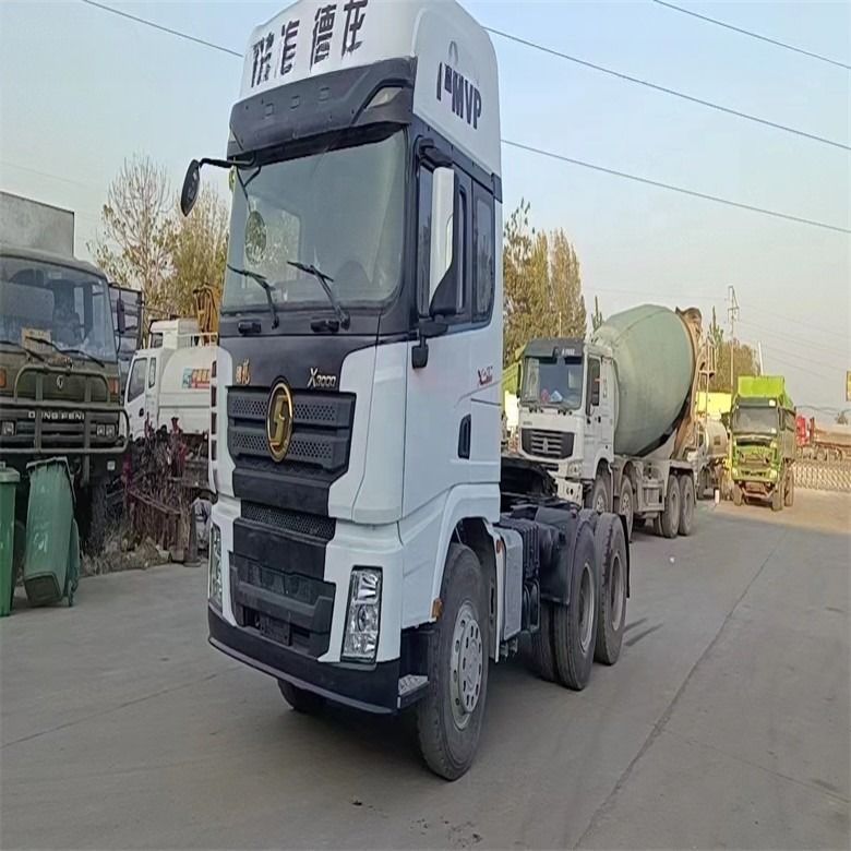 Shacman 6 X 4 ADE X3000 dengan kursi pengemudi normal dan transmisi manual