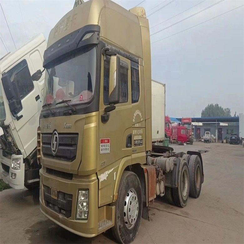 Shacman 6 X 4 ADE X3000 dengan kursi pengemudi normal dan transmisi manual