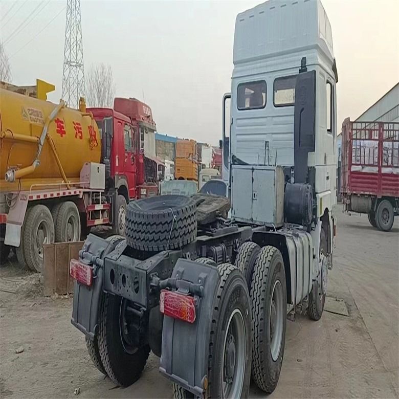 Shacman 6 X 4 ADE X3000 dengan kursi pengemudi normal dan transmisi manual