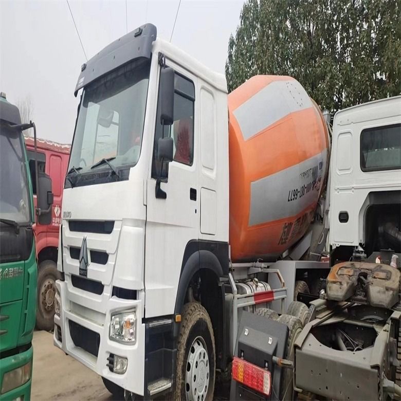 7M3/H Produktivitas digunakan HOWO truk pengaduk beton 6*4 371HP 375HP dalam kondisi baik