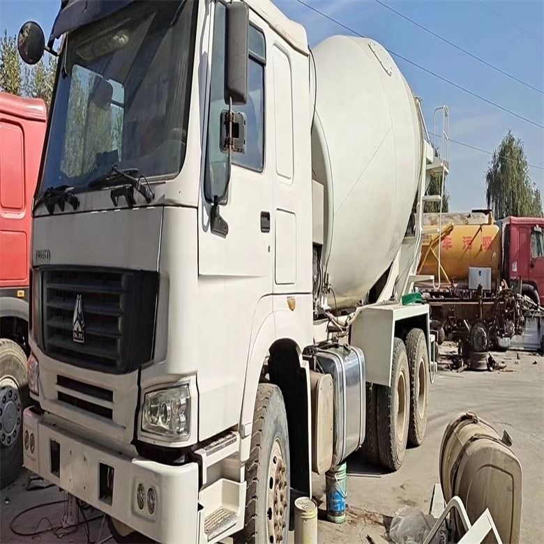 7M3/H Produktivitas digunakan HOWO truk pengaduk beton 6*4 371HP 375HP dalam kondisi baik