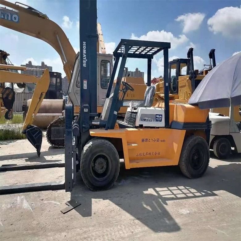 Tangan kedua Jepang Made Komatsu FD70 Diesel Forklift dengan dan 7000kg kapasitas muat