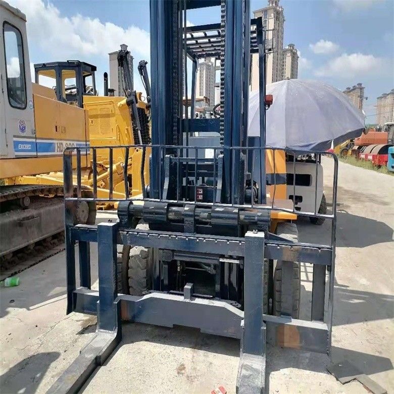 Tangan kedua Jepang Made Komatsu FD70 Diesel Forklift dengan dan 7000kg kapasitas muat