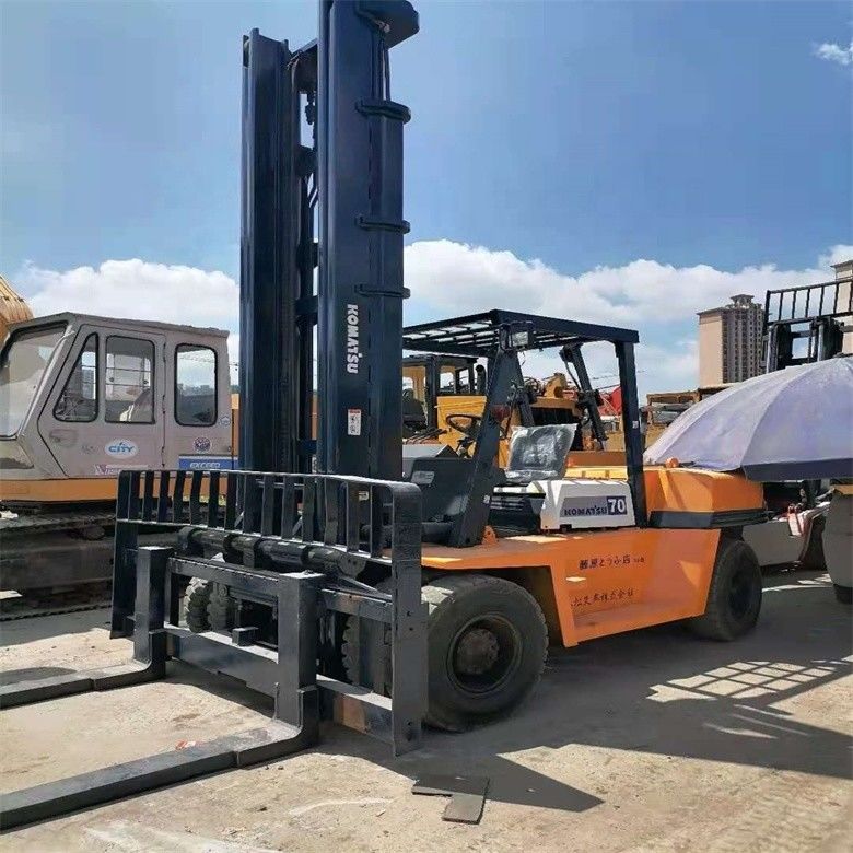 Tangan kedua Jepang Made Komatsu FD70 Diesel Forklift dengan dan 7000kg kapasitas muat