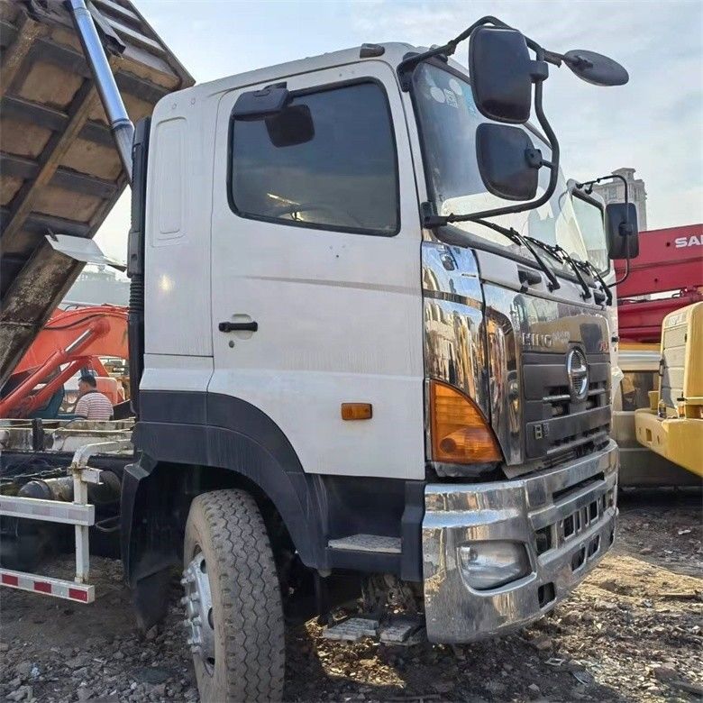 Sistem multimedia digunakan HINO 6*4 Heavy Duty 700 Dump Truck untuk konstruksi berat