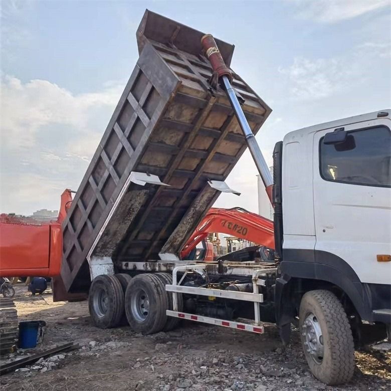 Sistem multimedia digunakan HINO 6*4 Heavy Duty 700 Dump Truck untuk konstruksi berat