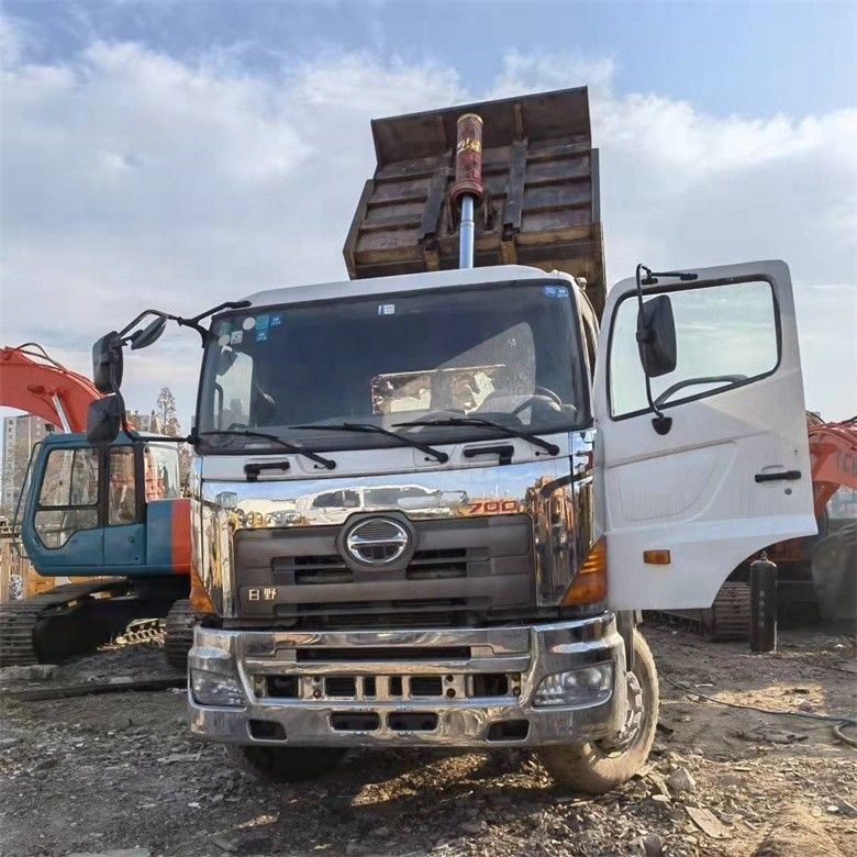 Sistem multimedia digunakan HINO 6*4 Heavy Duty 700 Dump Truck untuk konstruksi berat
