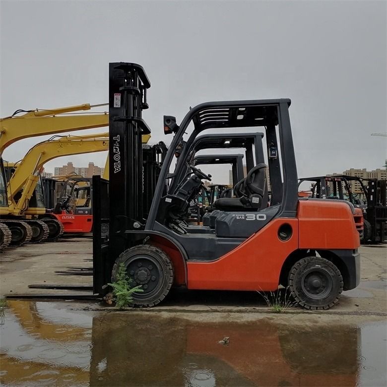 Multifunctional 3 Ton Jepang Diimpor Digunakan Toyota Forklift Siap Dalam Jam Kerja Rendah