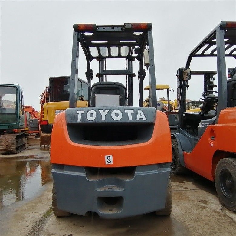 Multifunctional 3 Ton Jepang Diimpor Digunakan Toyota Forklift Siap Dalam Jam Kerja Rendah