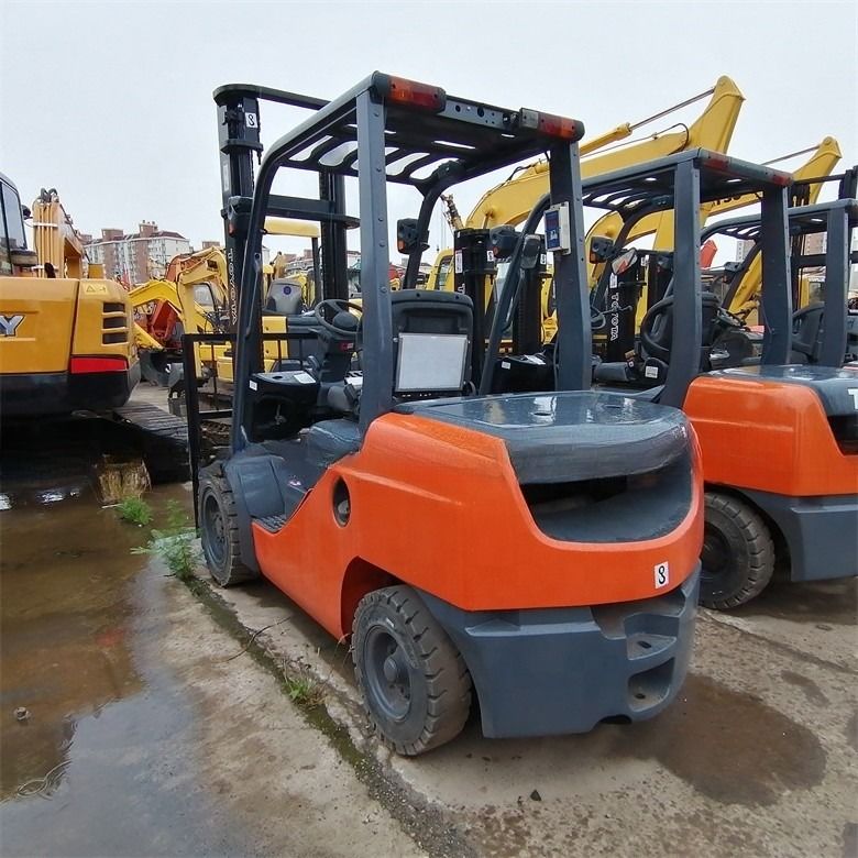 Multifunctional 3 Ton Jepang Diimpor Digunakan Toyota Forklift Siap Dalam Jam Kerja Rendah