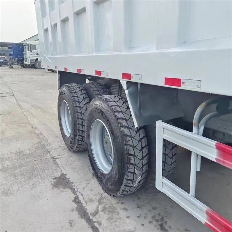 Sistem Multimedia Dilengkapi 6x4 Howo Dump Truck Sinotruck 371 LHD Dengan Dan Kemudi Kiri
