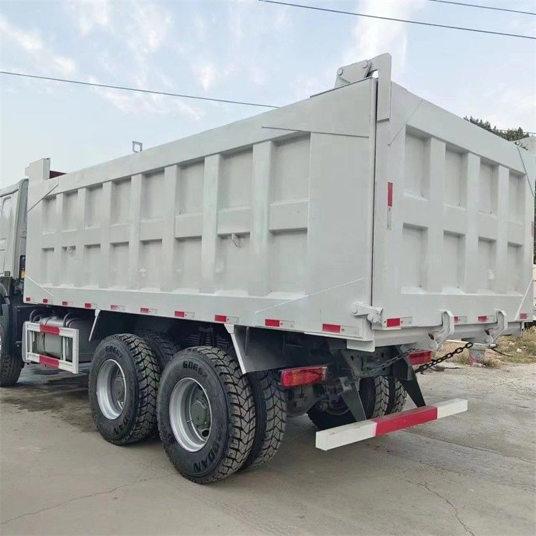 Sistem Multimedia Dilengkapi 6x4 Howo Dump Truck Sinotruck 371 LHD Dengan Dan Kemudi Kiri