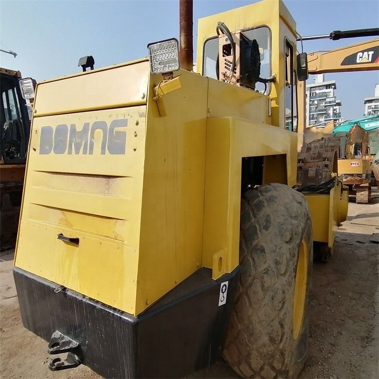 Mesin Diesel Jalan Paving Bomag BW217D-2 Digunakan Single Drum Domba Kaki Roller Jalan Hidraulik