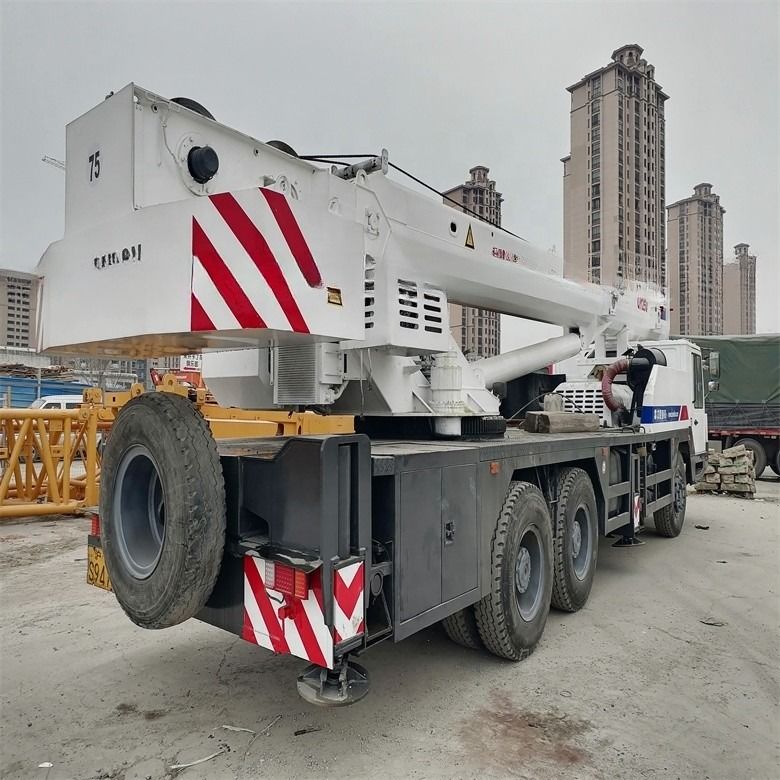 digunakan Zoomlion QY25V 20 Ton roda mobil truk derek dengan 3000-4000 jam kerja