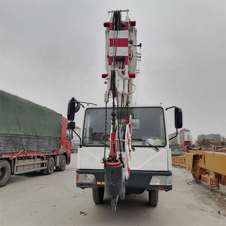 digunakan Zoomlion QY25V 20 Ton roda mobil truk derek dengan 3000-4000 jam kerja