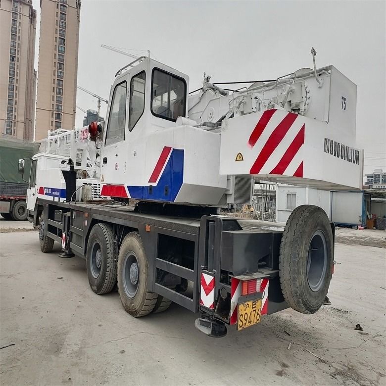 digunakan Zoomlion QY25V 20 Ton roda mobil truk derek dengan 3000-4000 jam kerja