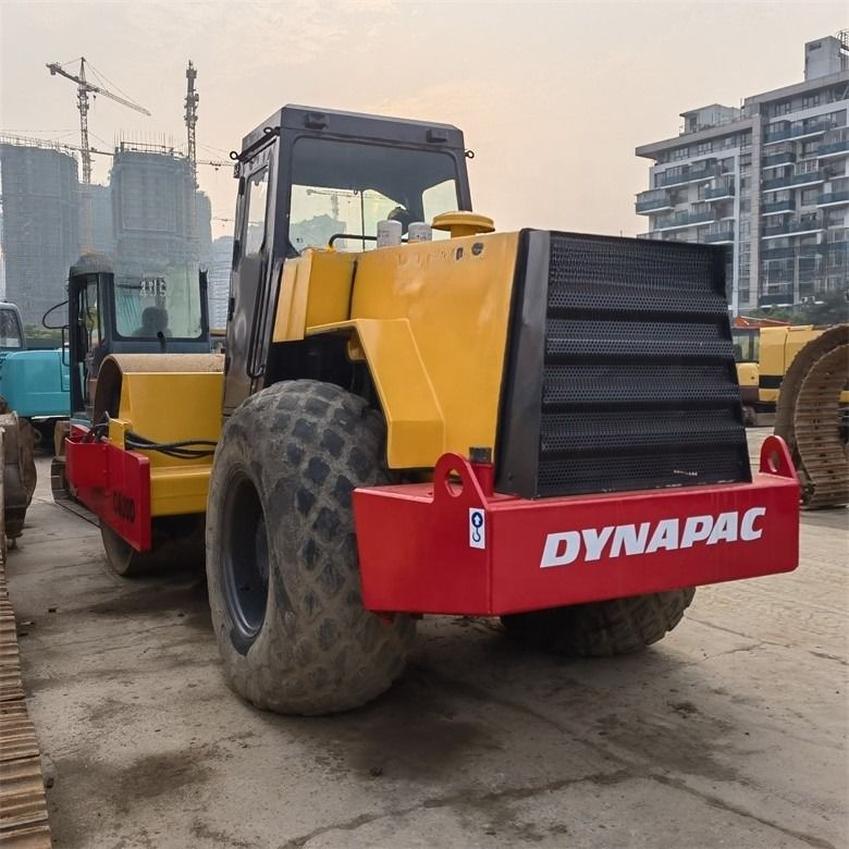 40KN Exciting Force Dynapac CA30D digunakan Roller Jalan Single Drum Roller untuk perbaikan jalan