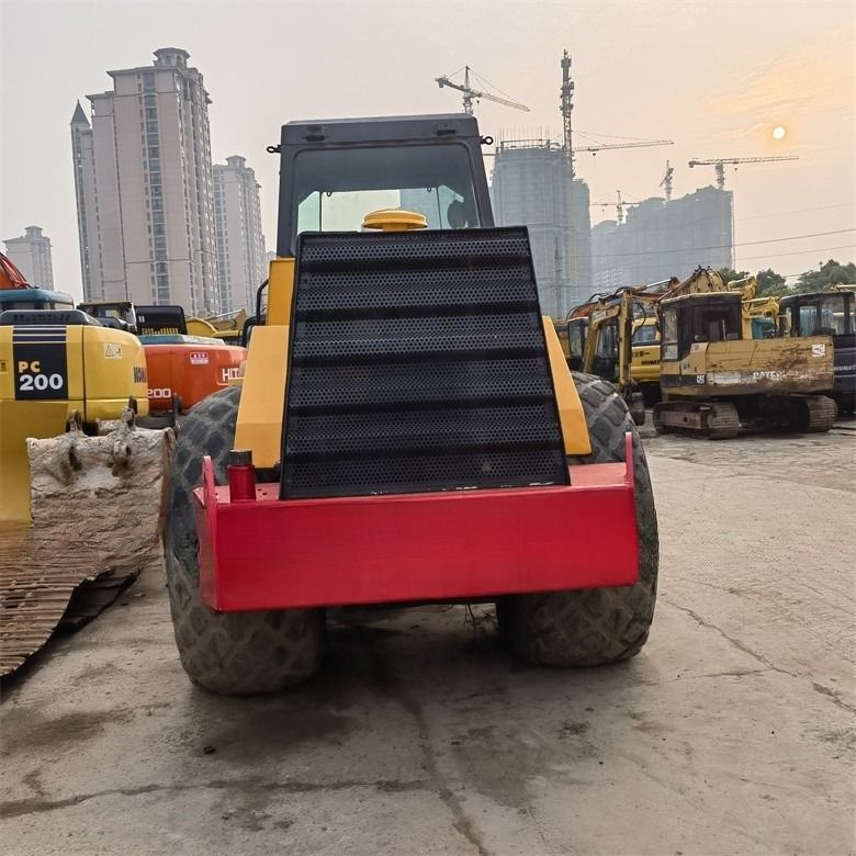 40KN Exciting Force Dynapac CA30D digunakan Roller Jalan Single Drum Roller untuk perbaikan jalan