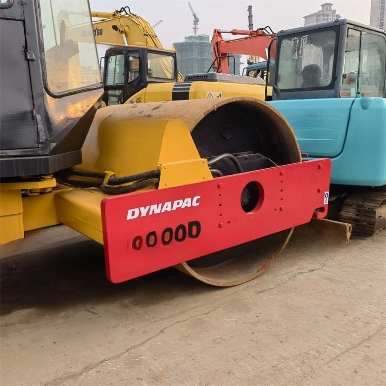 40KN Exciting Force Dynapac CA30D digunakan Roller Jalan Single Drum Roller untuk perbaikan jalan