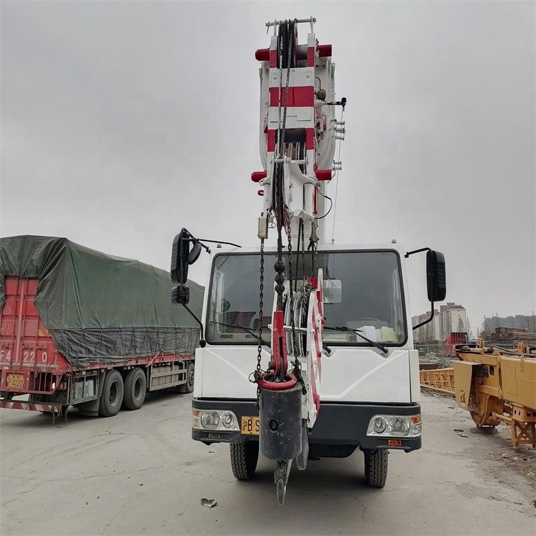 Zoomline QY25V 25 Ton Road Crane Dalam kondisi yang sangat baik dengan 1900-2000 jam kerja