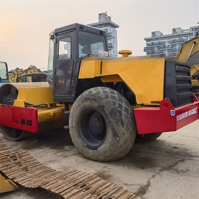 40KN Exciting Force Dynapac CA30D digunakan Roller Jalan Single Drum Roller untuk perbaikan jalan