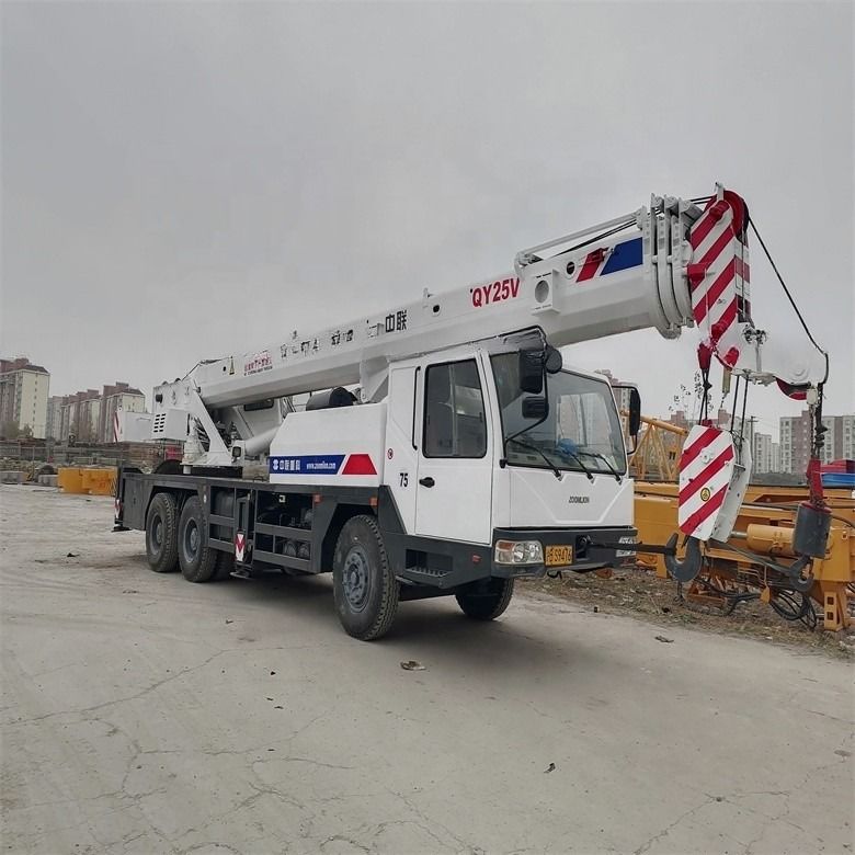 Zoomline QY25V 25 Ton Road Crane Dalam kondisi yang sangat baik dengan 1900-2000 jam kerja